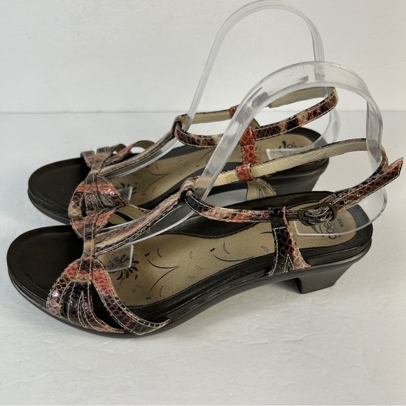 Abeo Women's Brown and Tan Strappy Sandals 9 - Picture 6 of 9